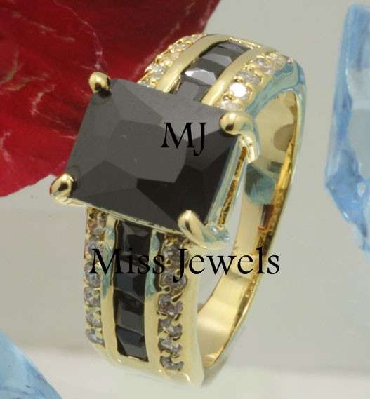 Size 8**SPECTACULAR**Simulated black sapphire and diamond dress ring